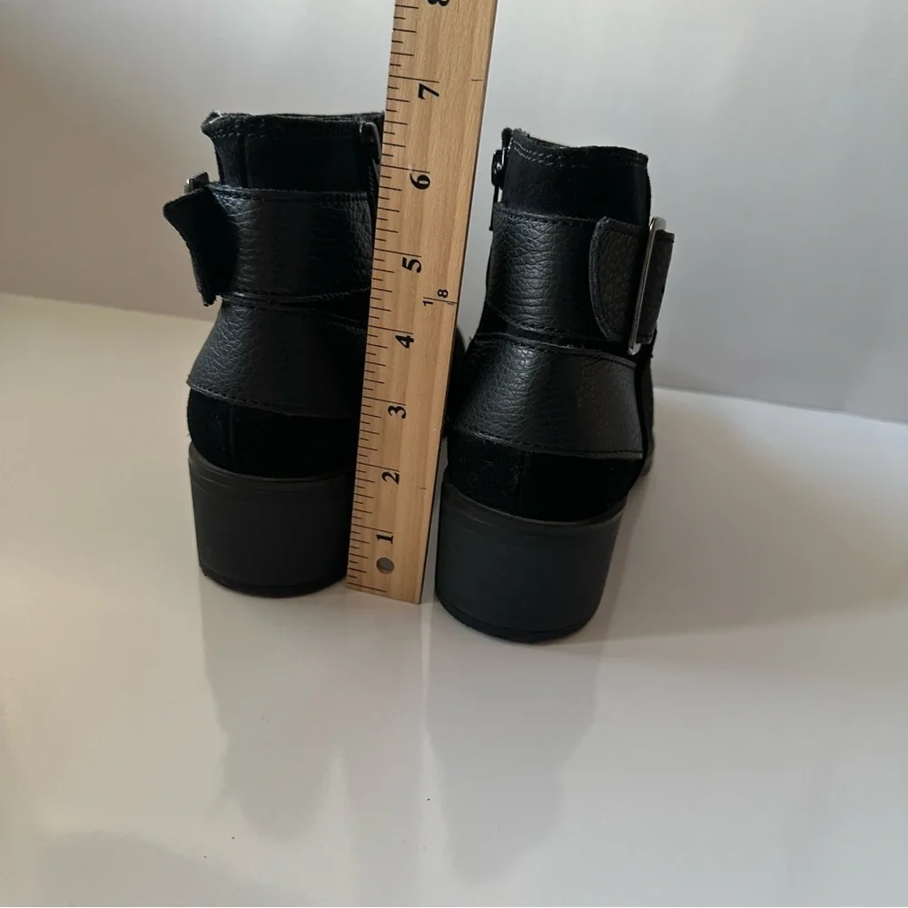 Clark’s ankle woman’s boots - Picture 3 of 5